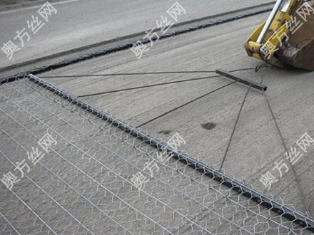 新邱来看看济源市在道路施工中首次采用的路面加筋网技术！