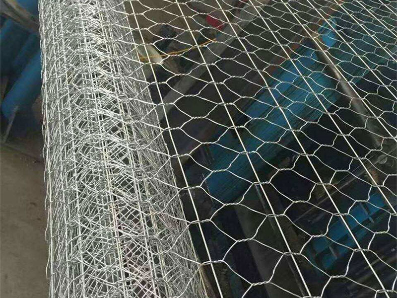 新邱高强加筋网常用于边坡的简单挂网或主动防护系统